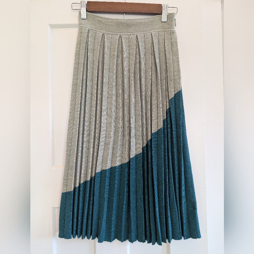 Charlie & Robin Light Green & Teal Knit Pleated Skirt from Anthropologie sz. XS